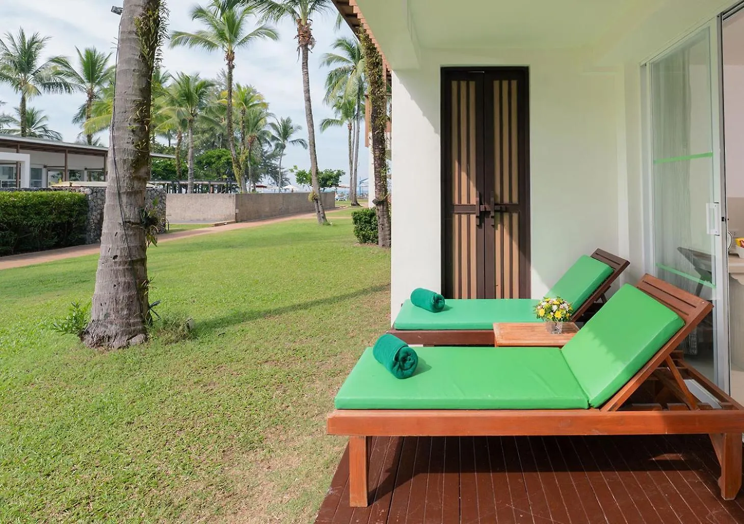 The Briza Beach Resort, Khao Lak Sha Extra Plus 4*,  Thailand