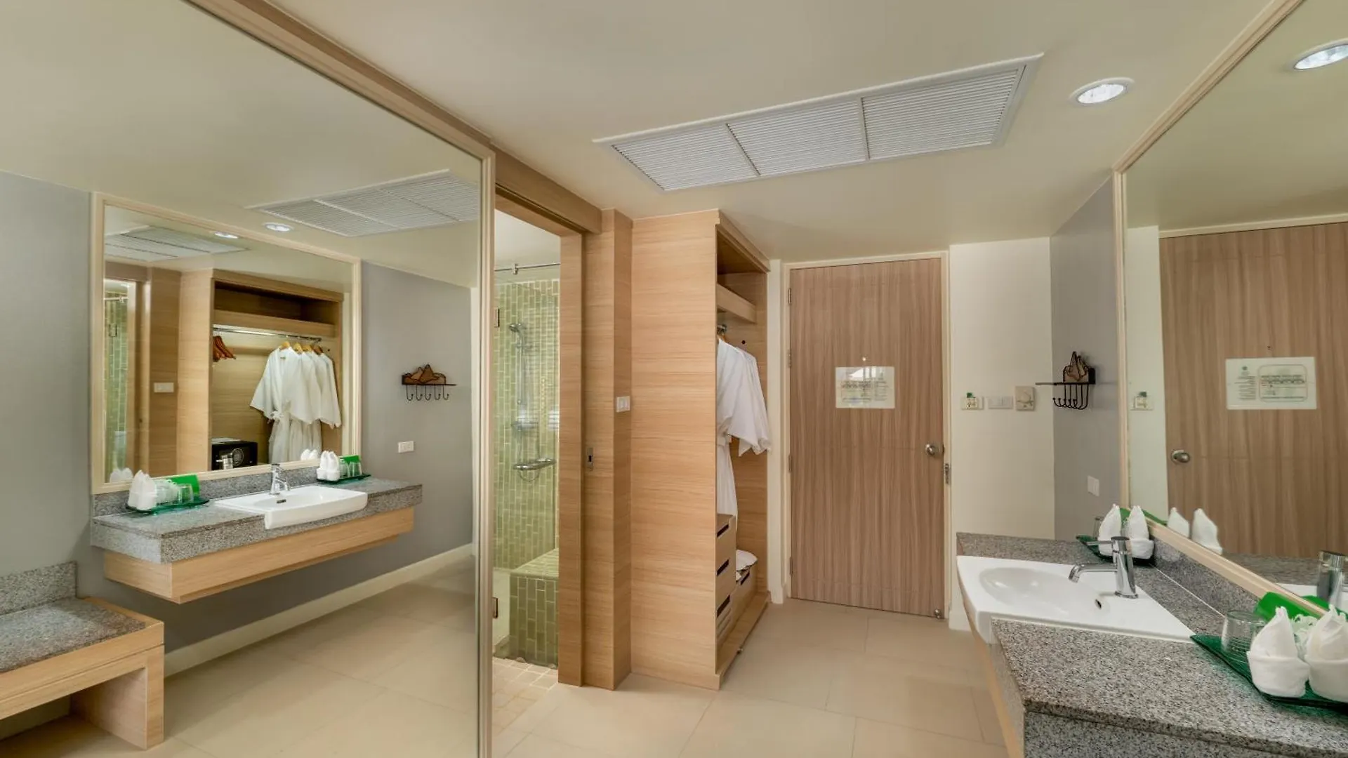 The Briza Beach Resort, Khao Lak Sha Extra Plus