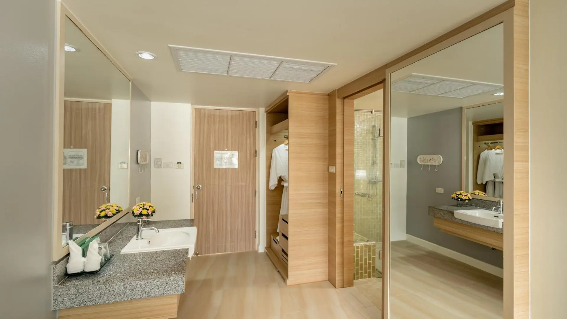 The Briza Beach Resort, Khao Lak Sha Extra Plus