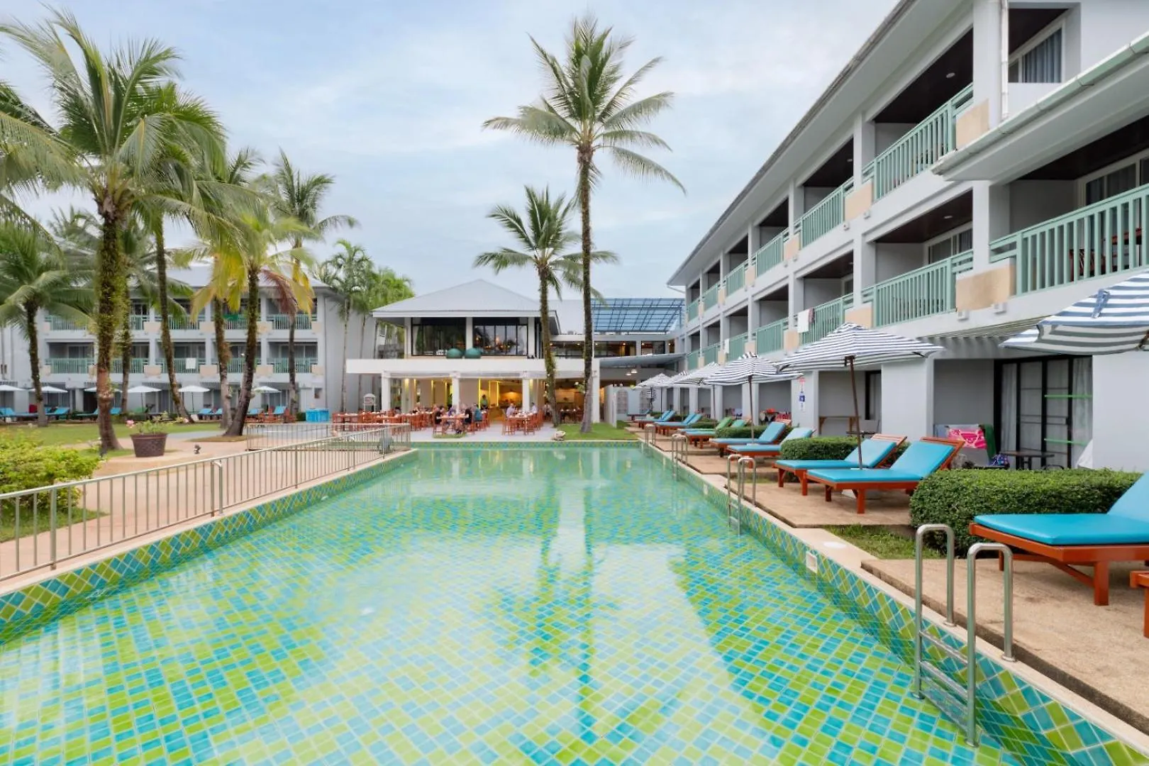 The Briza Beach Resort, Khao Lak Sha Extra Plus 4*,